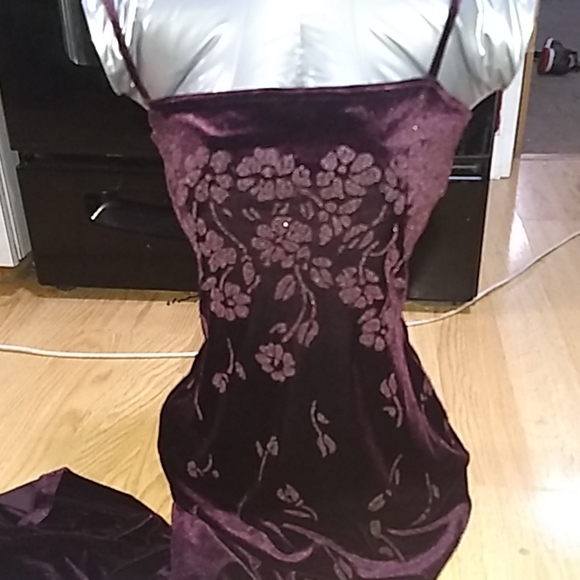 Dresses & Skirts - Dress